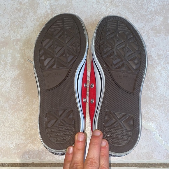 Red Converse Size 6 Women’s / 4 Men’s - Picture 6 of 7